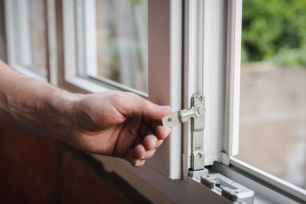 Inbraakwerend hang en sluitwerk kozijnen